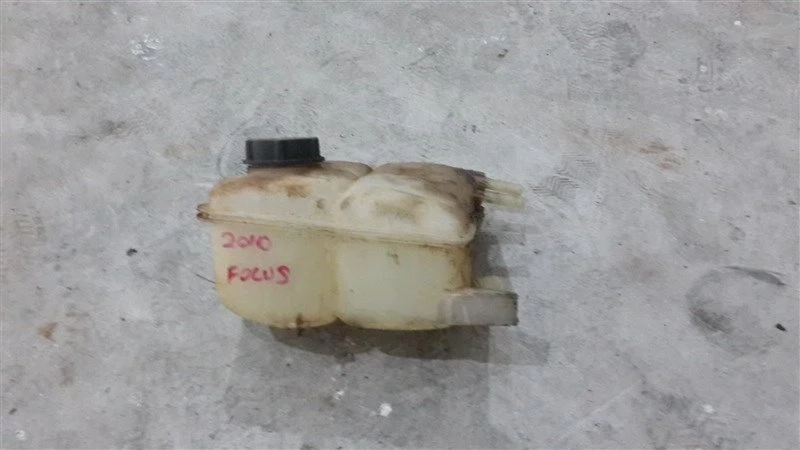 Ford Focus 2 2010-2011 Motor Su Bidonu
