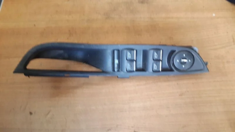 Ford Focus 2012 Çıkma Sol Ön 4 lü Cam Düğmesi