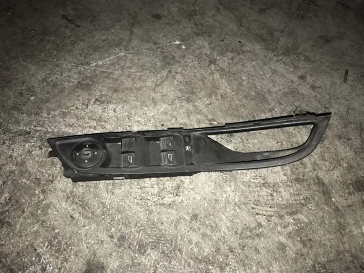 Ford Focus 2013 Sol 4lü Cam Düğmesi