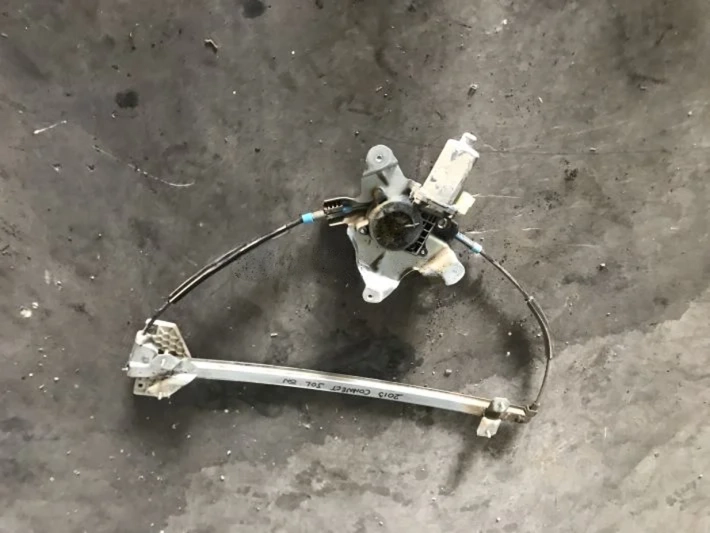 Ford Connect 2010 Çıkma Sol Cam Krikosu