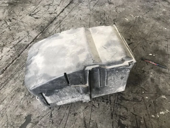 Ford Focus 2011 Çıkma Akü Yeri Kapağı