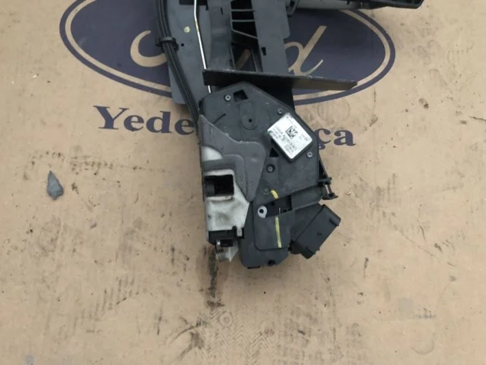 Courier 2016 Çıkma Sol Kapı Kiliti